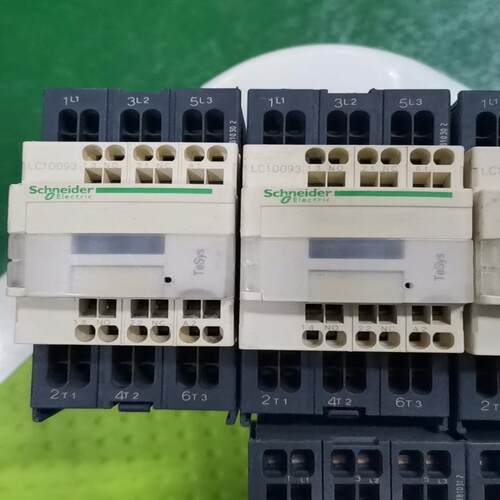 施耐德LC1D093交流接触器220V 备件/咨询 - 图1