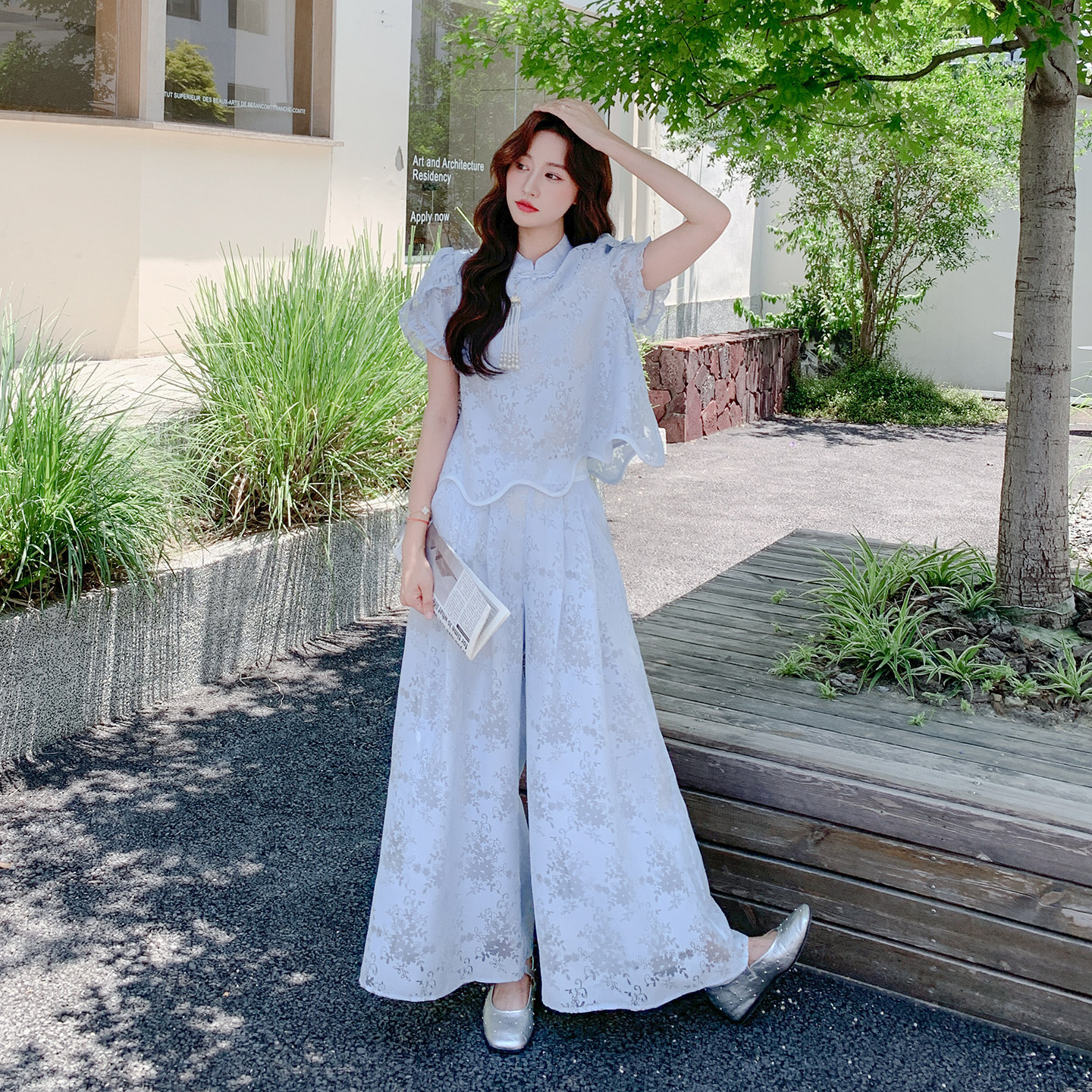 浅蓝色新中式提花套装女2026初夏新款减龄花苞袖上衣阔腿裤两件套 - 图1