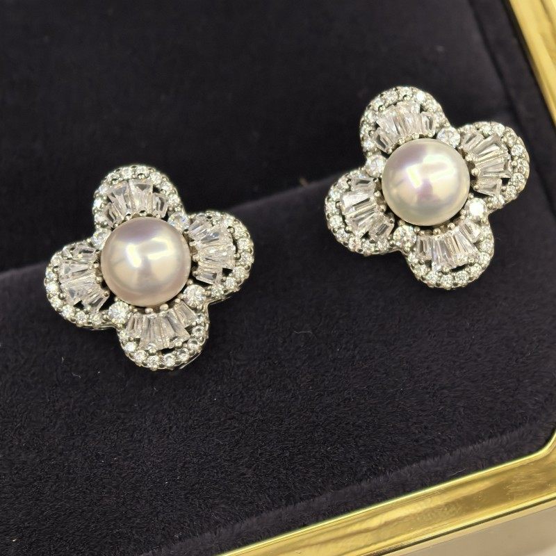 天然淡水珍珠强光白珠通体s925纯银精工豪镶嵌花瓣耳钉,淘宝优惠券,粉丝福利购,淘宝优惠卷