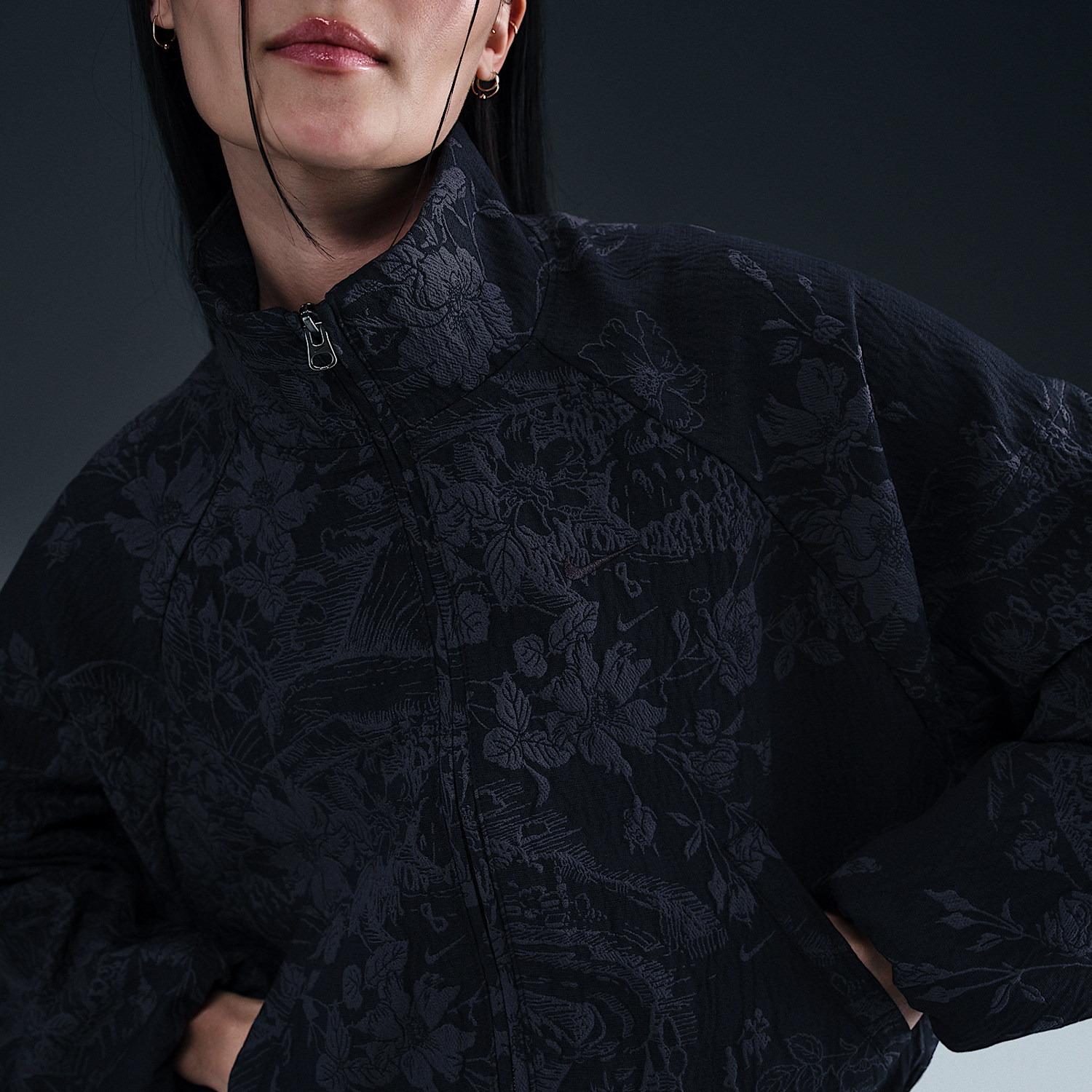 Nike/耐克正品女士提花时尚透气立领运动休闲夹克外套HF9581-010,淘宝优惠券,粉丝福利购,淘宝优惠卷