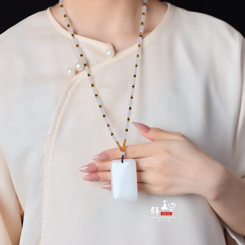 金丝玉平安无事牌吊坠男女款情侣项链天然白玉石毛衣链时尚玉牌子 - 图0