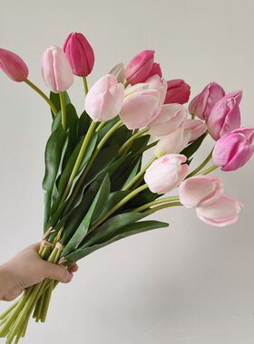 跨境仿真郁金香花束手感PU仿真花家居装饰拍摄道具手札手感郁金香