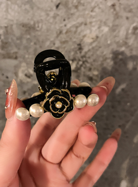 抓夹亚克力气质优雅玫瑰花