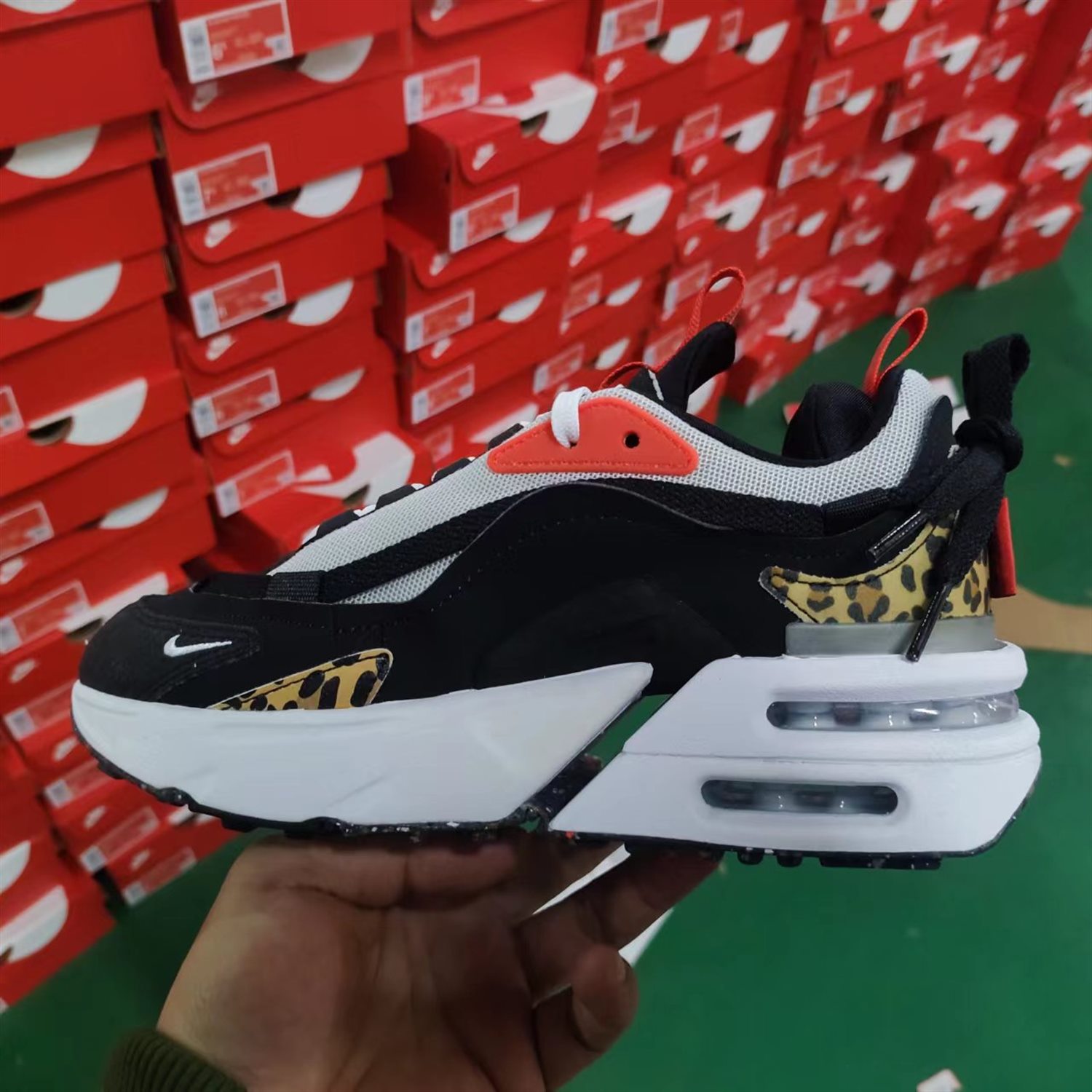 Nike 女鞋AIR MAX FURYOSA撞色拼接气垫休闲鞋 DH5104-001-002 - 图2