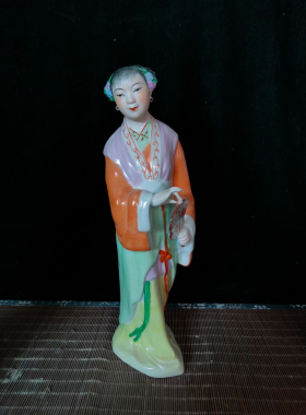 景德镇雕塑瓷厂手绘粉彩西厢记人物陶瓷器摆件张生红娘莺莺30厘米