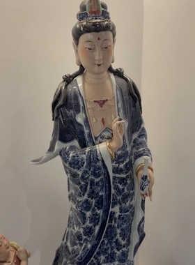 童子拜站鱼手持玉净瓶观世音菩萨景德镇手工陶瓷青花瓷雕塑摆件75