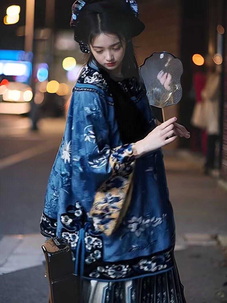 现货格格旗装清朝服装晚清汉服女青花瓷印花上衣马面裙套装新款夏 - 图0