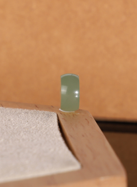 和田玉湖水绿隔珠 10x4.8mm 2084号 精工 收藏级羊脂玉冰底散珠