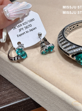 琚小姐三角形绿钻手镯耳环戒指