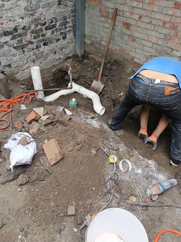 Beijing bungalow decoration, old house renovation, steel structure attic, water circuit renovation, ground moisture-proofing