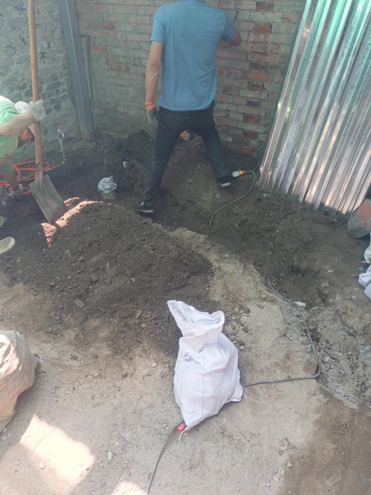 Beijing bungalow decoration, old house renovation, steel structure attic, water circuit renovation, ground moisture-proofing