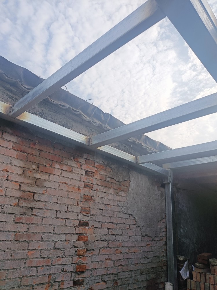 Beijing bungalow decoration, old house renovation, steel structure attic, water circuit renovation, ground moisture-proofing
