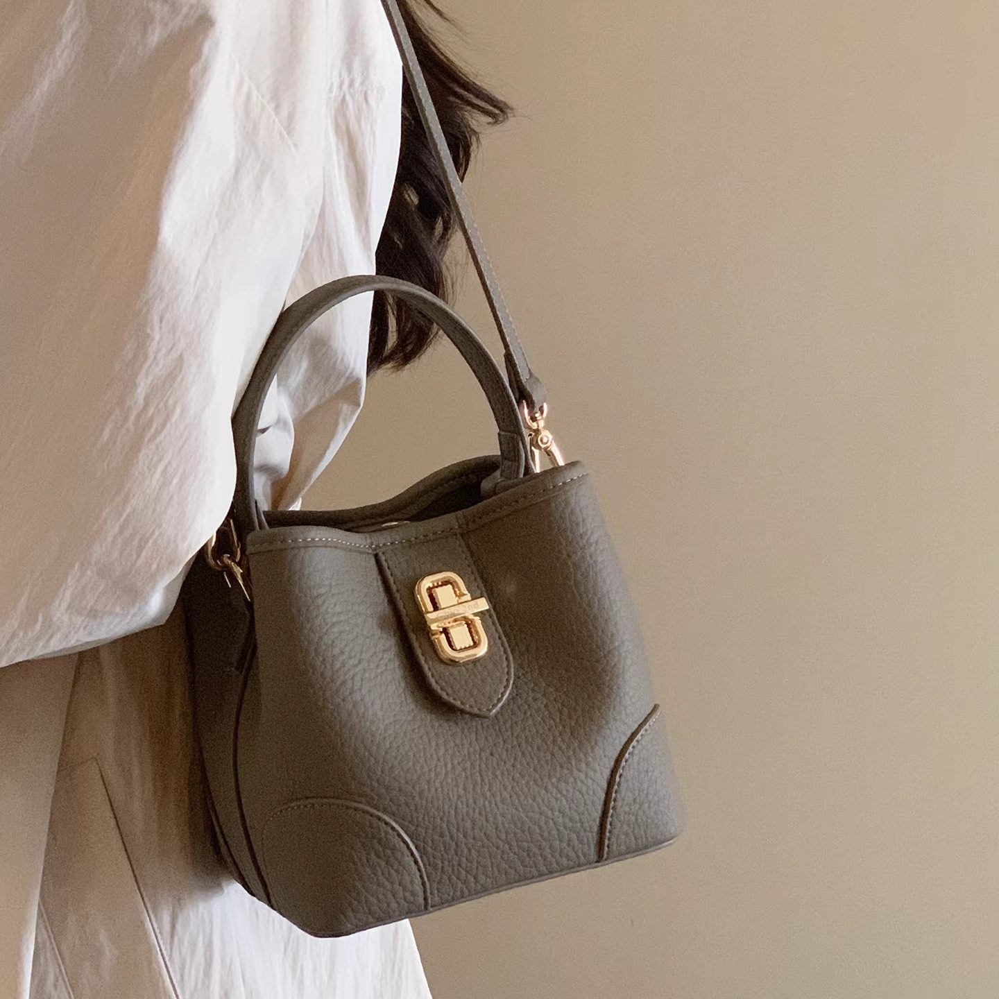 南风Chio2nd 微醺晚宴水桶包包女手提包超火上班小拎包单肩斜挎包,淘宝优惠券,粉丝福利购,淘宝优惠卷