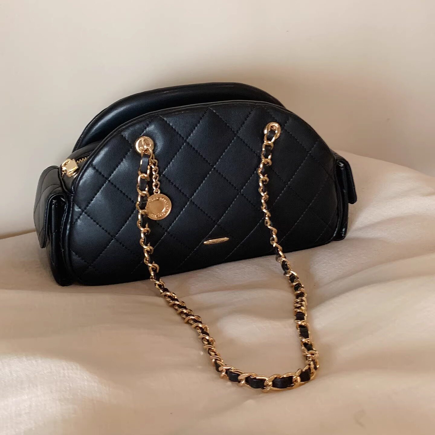 南风Chio2nd 岁月鎏金枕头包包女粉色菱格链条包高级感单肩斜挎包