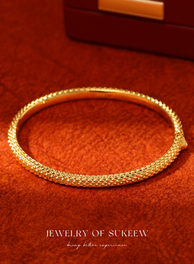 时尚巴黎钉纹轻奢手镯