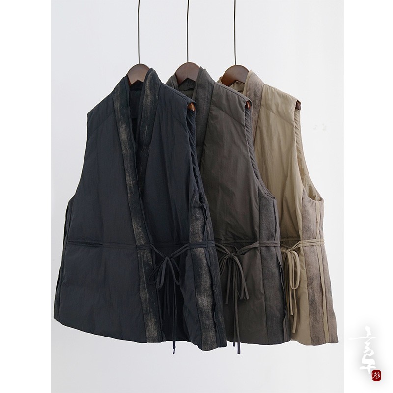 言午葵原创新中式斜襟轻薄款羽绒马甲女复古V领90白鸭绒宽松背心 - 图0