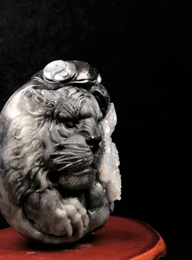 把件苏工雕刻和田玉青花籽料