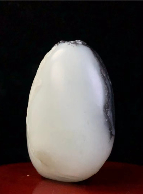 钟馗天然黑白分明和田玉青花籽料