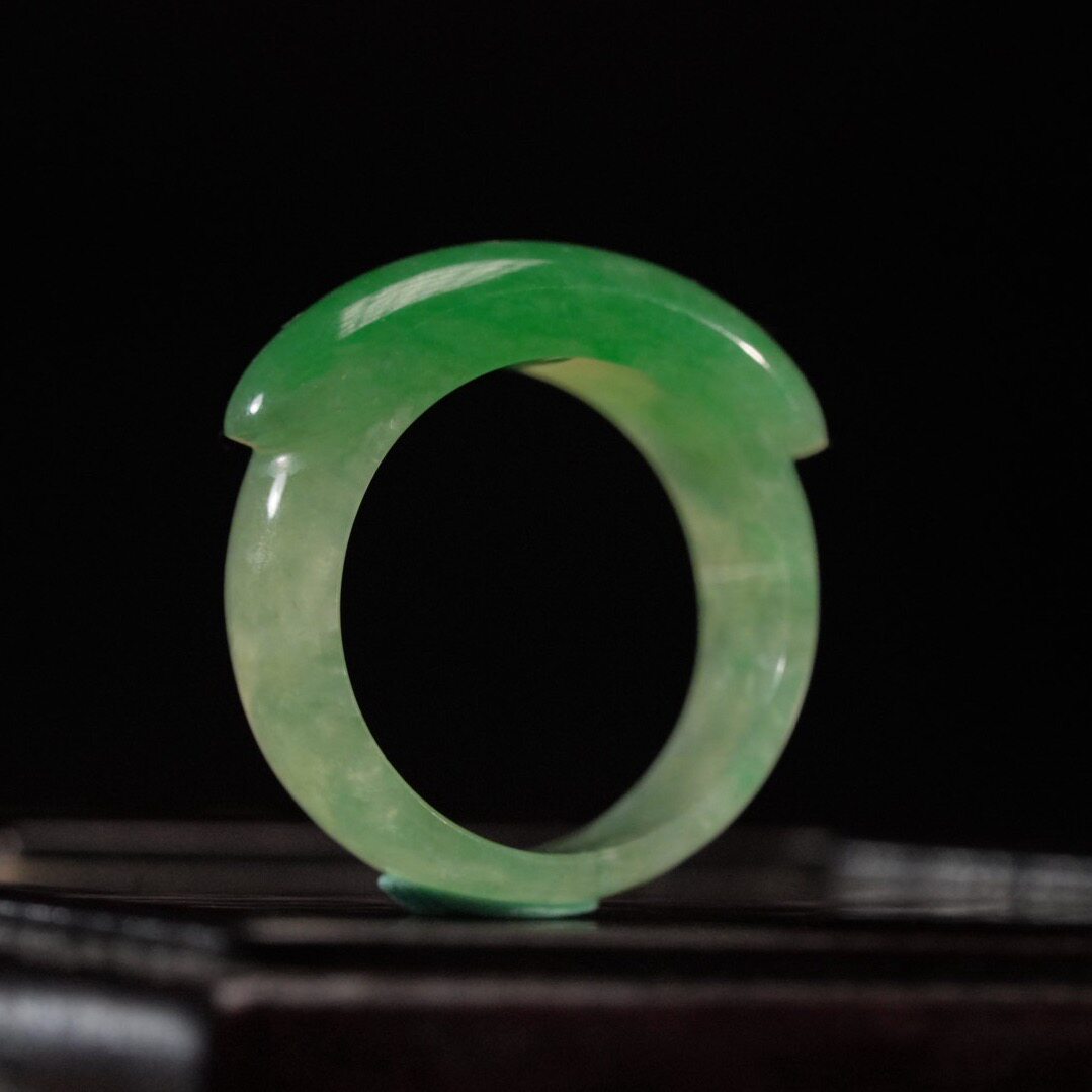 0600100-0 Full product, fine, waxy, sweet, sun green, Laokeng species natural jadeite saddle ring, ring size 18.5