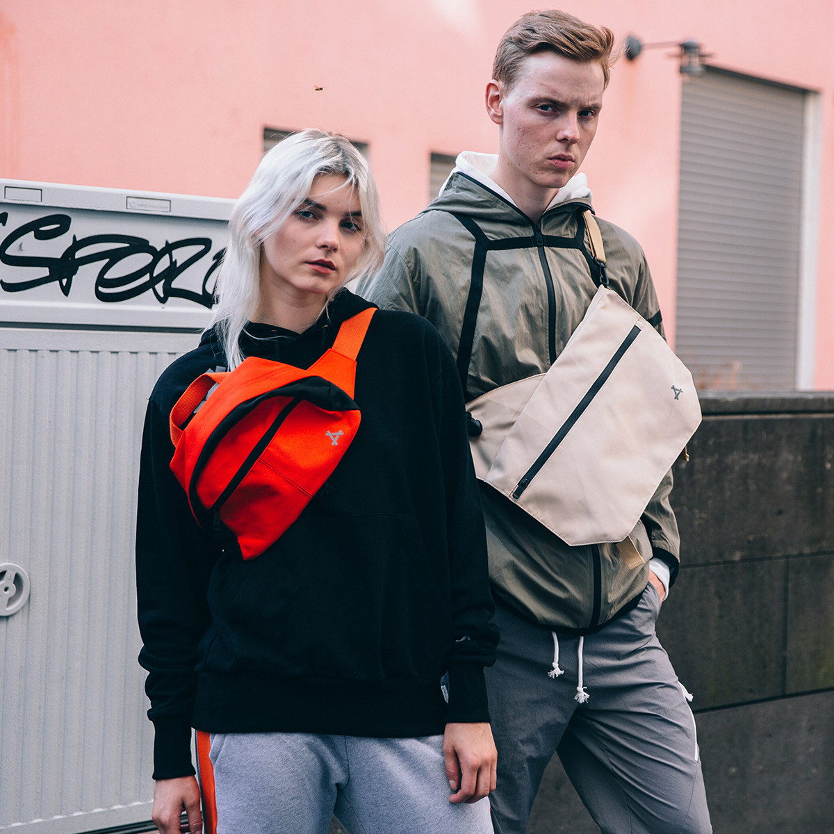 kon男士挎包运动休闲潮流大单肩包 kon男士包袋