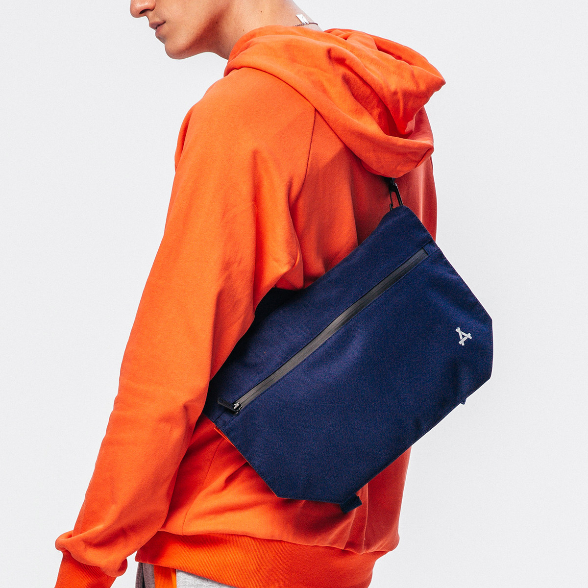 kon男士挎包运动休闲潮流大单肩包 kon男士包袋