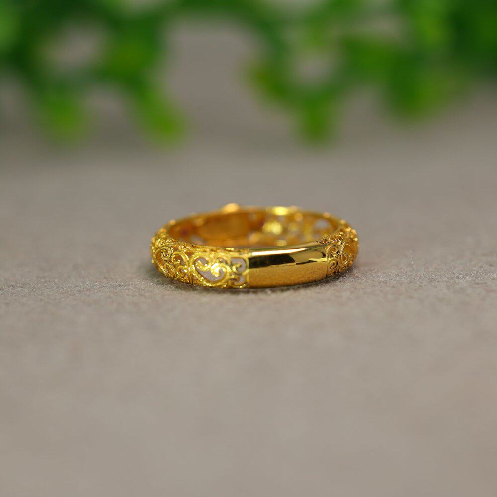 Ice-filled green Burmese natural A-grade gourd ring