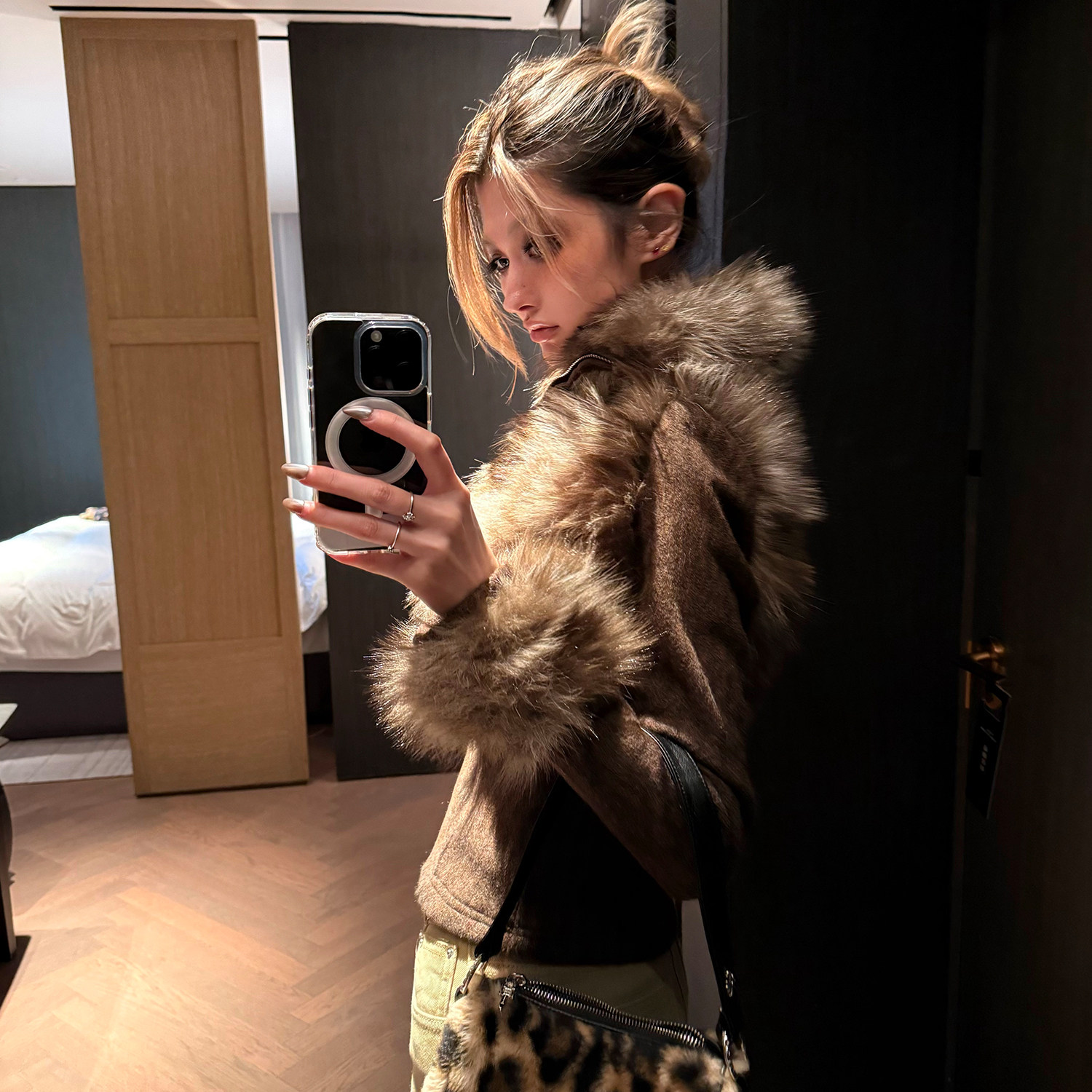 PrettyDragon拼接皮草针织开衫大毛领显瘦加绒厚短外套女毛绒上衣 - 图2