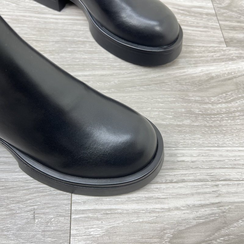 品牌断码真皮鞋子女2023新款爆款秋款靴子加棉保暖中跟短筒马丁靴 - 图2