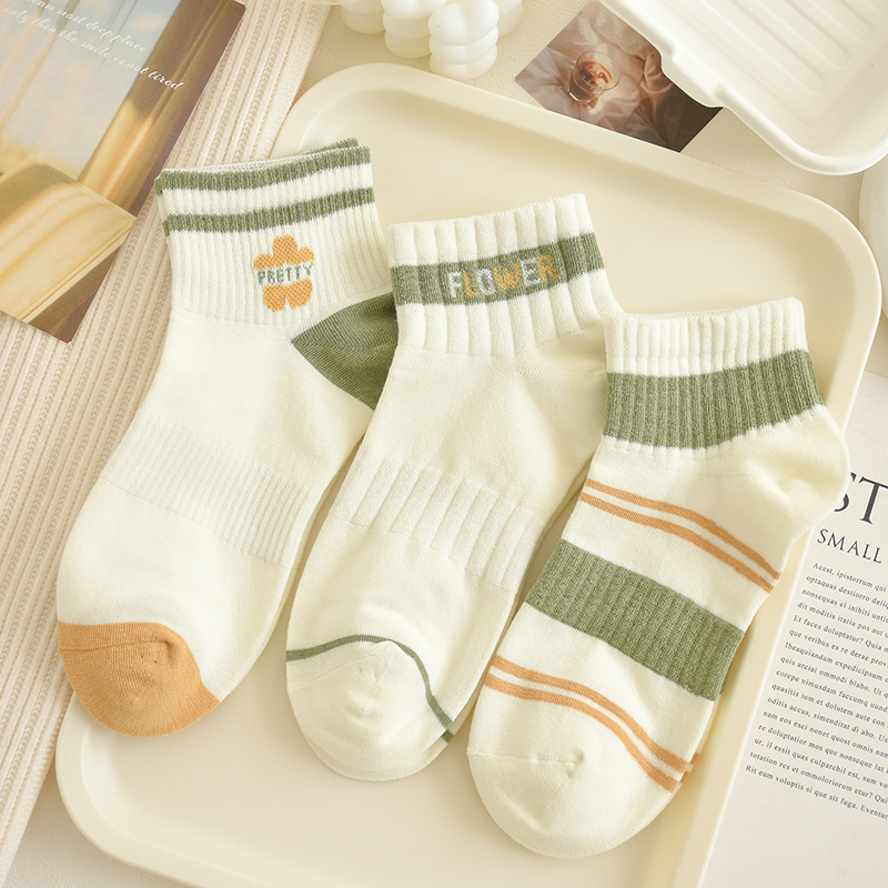 绿色秋季短筒袜子女棉袜春秋小花日系运动风百搭奶白色学院风短袜,淘宝优惠券,粉丝福利购,淘宝优惠卷