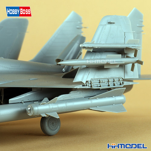 恒辉模型 小号手 81786 1/48 MiG-29K战斗机 拼装飞机 - 图2