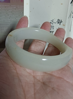 和田玉籽料手镯，质地细腻，大面积洒金皮，传世佳品