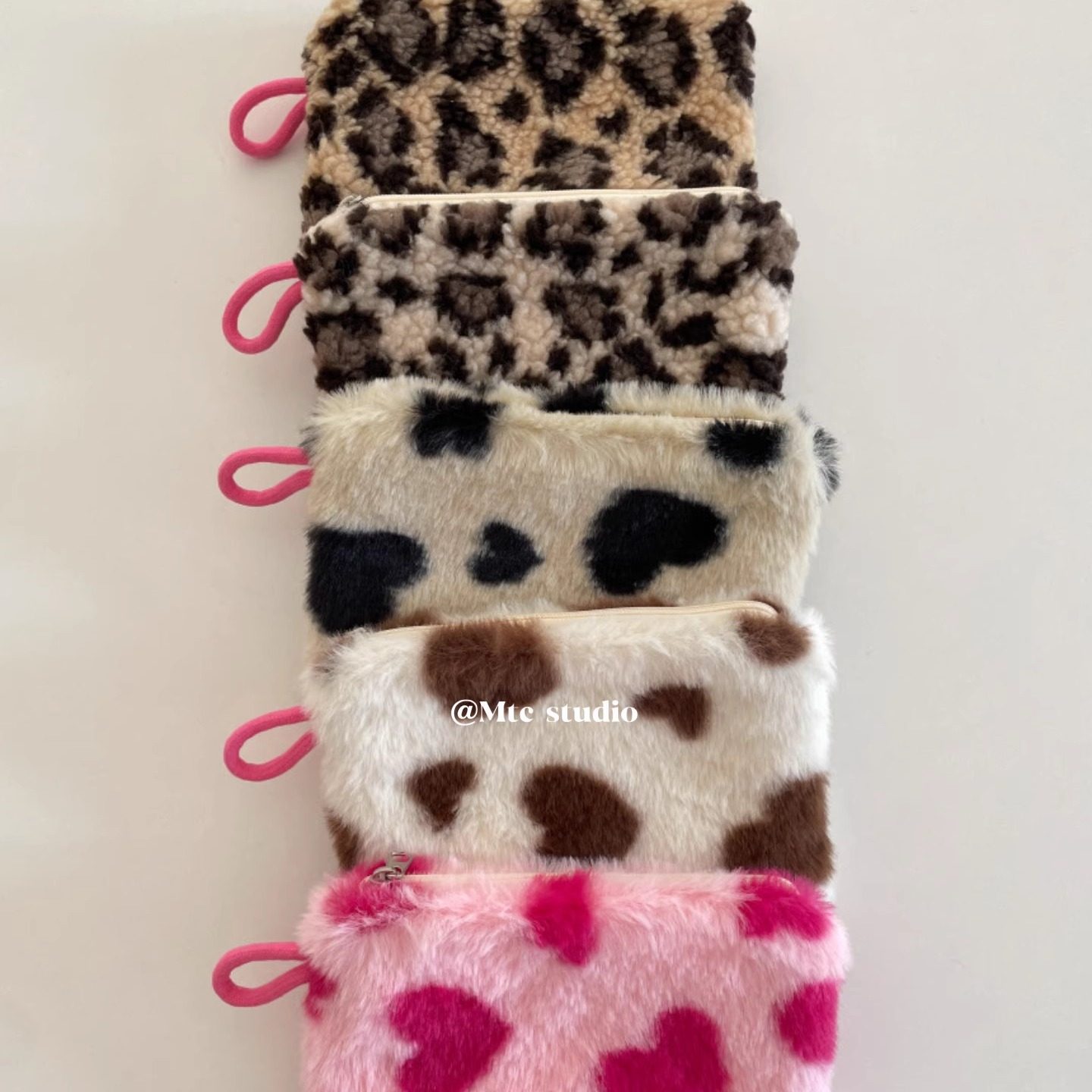 韩系ins小众设计可爱牛奶纹毛绒豹纹化妆包零钱包学生手拿包收纳,淘宝优惠券,粉丝福利购,淘宝优惠卷