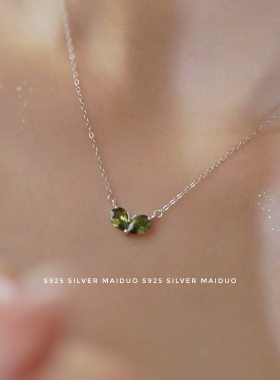 橄榄绿轻奢绿芽心形吊坠项链