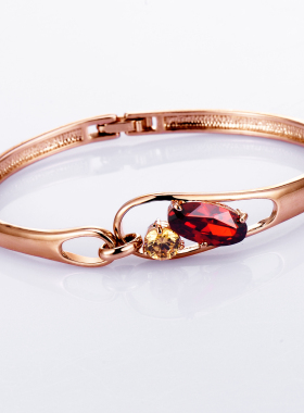 伊泰莲娜手镯女ins风简约个性时尚轻奢香槟色手饰情人节生日礼物