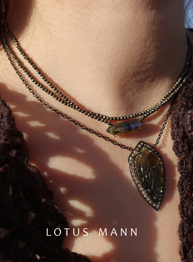 秋叶. 钻石包镶雕刻西瓜碧玺/绿碧玺黑银项链