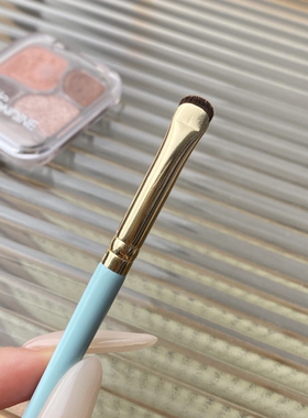 化妆师圈子公认醉好用的月牙眼线刷 下至卧蚕眉毛一刷多用沧州刷