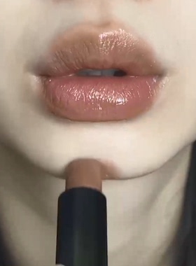 专门为裸妆爱好者设计的棕色口红