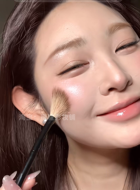 薄皮感妆面的神来之笔 清透蜜桃玫瑰古铜色亚裔美高液体高光腮红