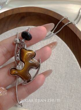 新年红色小马吊坠项链女2026新款爆款秋冬高级感长款毛衣链配饰