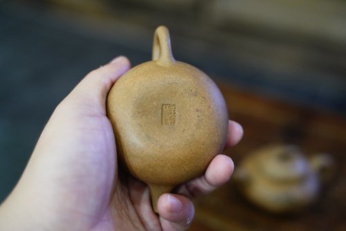 古器物清末老紫砂壶 海外回流柿扁壶一对 老段泥小品对壶汪升义制 - 图3