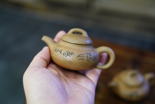 古器物清末老紫砂壶 海外回流柿扁壶一对 老段泥小品对壶汪升义制 - 图1