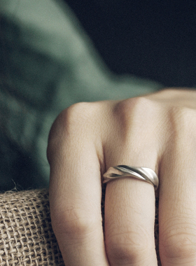 非鱼之家原创设计风扭纹磨砂戒指