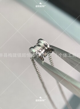 V金精工高版本小红人玫瑰金迷你弹簧吊坠锁骨情侣不掉色项链批发