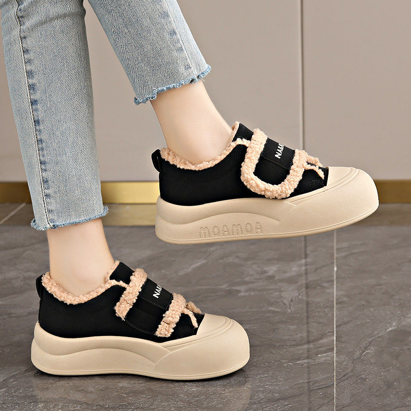 踩屎感加绒保暖女鞋2025新款冬季防滑运动棉鞋魔术贴羊羔毛绒板鞋 - 图1