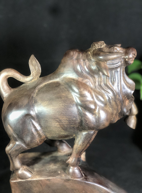 大红酸枝木斗牛摆件红木雕刻家居客厅装饰交趾黄檀办公开业工艺品