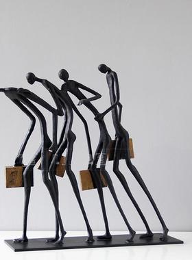 现代简约铝铸造创意抽象人物拿公文包摆件样板房客厅玄关摆台桌面