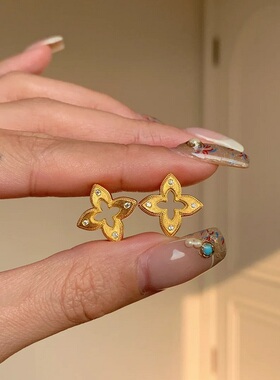 欧美复古四叶草项链镂空轻奢高端小众级设计感锁骨颈手链耳环钉饰