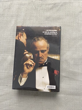 样板间摆放70年代电影茶几书桌