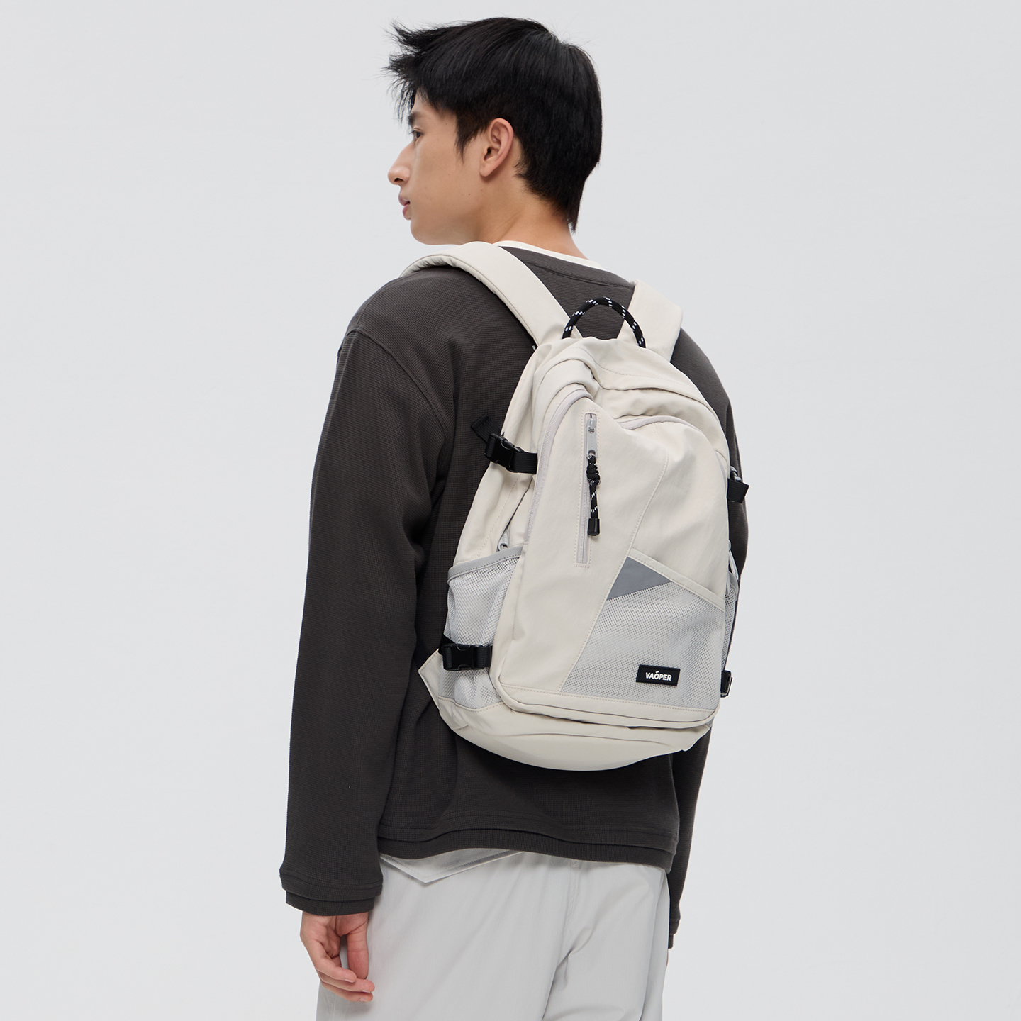 VAOPER喂牌户外双肩包男女大容量轻便通勤运动旅行背包大学生书包 - 图1