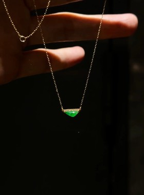 阳绿翡翠玉髓小绿豆三角项链女复古新中式小巧精致气质仿玉髓